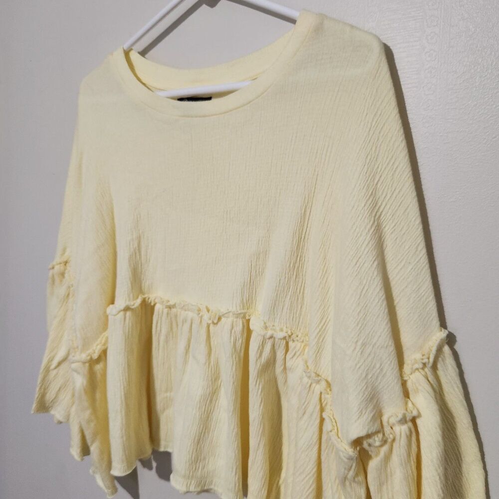 Versona Top Size XS Yellow Relax Fit Flutter Sleeve. New